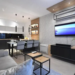 K&p - Luxurious Retreat - Brand New !! Apartment